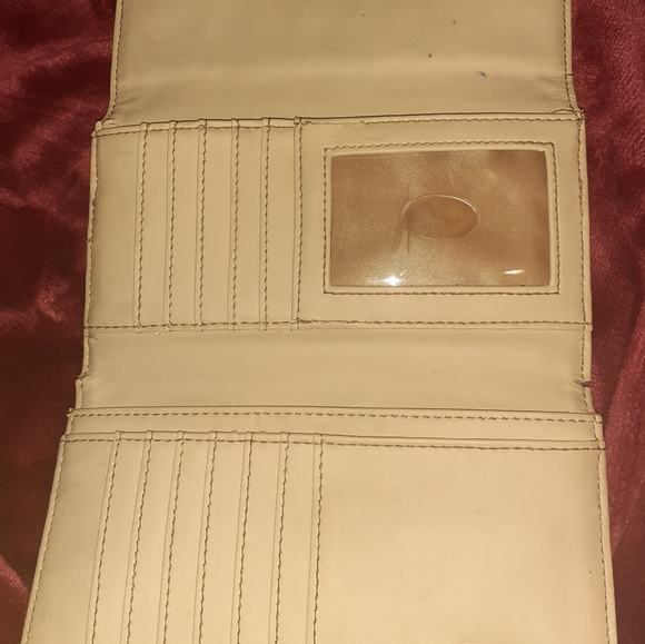 Guess Wallet - Picture 7 of 7